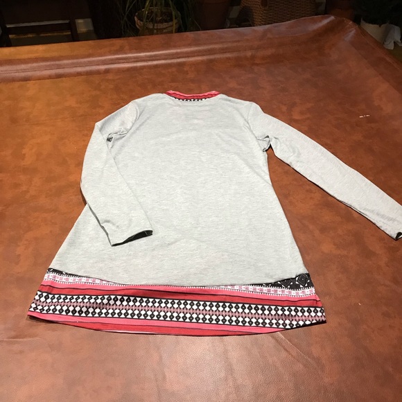 Tunic/top. - Picture 2 of 3